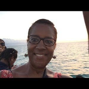 Meet your Posher, Dee